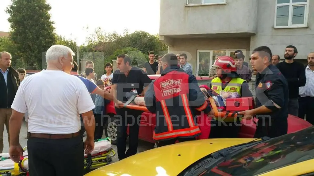Haber: Hendek’te Kaza; Biri ağır dört  yaralı - Galeri-1