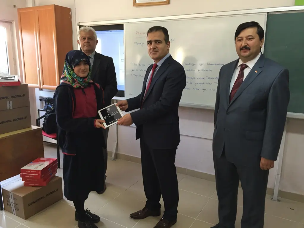 Haber: Kaymakam Akbıyık Öğrencilere Tablet Dağıttı - Galeri-1