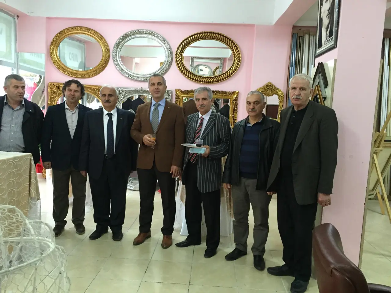Haber: Metin Cam ve Sanatsal Çerçeve yeni yerinde hizmete açıldı - Galeri-1