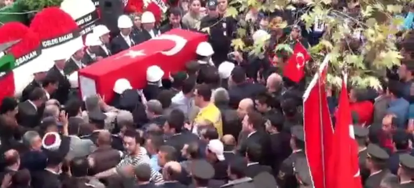 Haber: Sakarya Şehidini Tekbirlerle Uğurladı - Öne Çıkan
