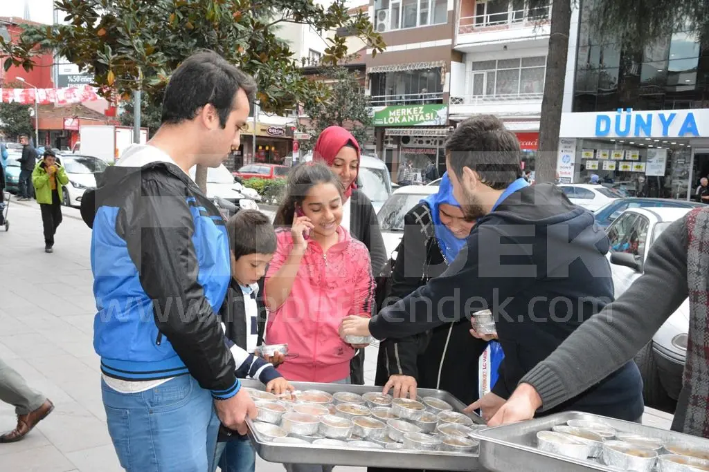 Haber: Hendek Ülkü Ocakları Aşure dağıttı - Galeri-6