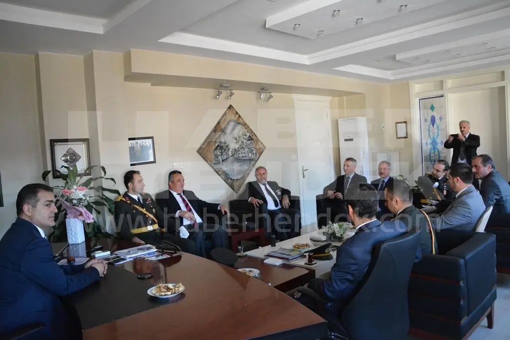 Haber: Kaymakam Akbıyık Tebrikleri Kabul etti - Galeri-4