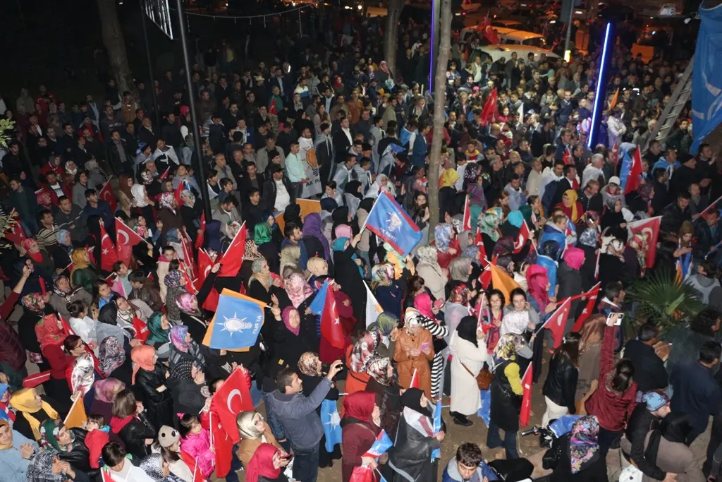 Haber: AK PARTİ’DEN COŞKULU KUTLAMA - Galeri-2