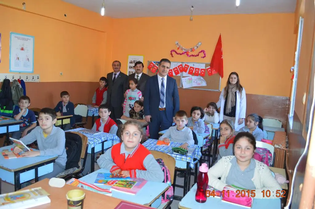 Haber: Hendek’te “Bir Kitap Bir İnsan” kampanyası devam ediyor - Galeri-1