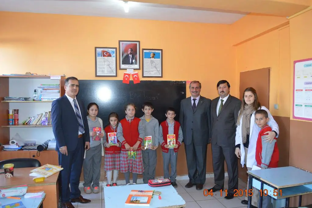 Haber: Hendek’te “Bir Kitap Bir İnsan” kampanyası devam ediyor - Galeri-2