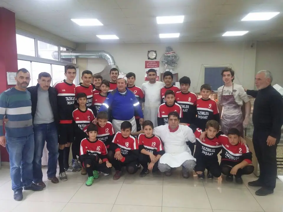 Haber: Play Off'a çıkan Boğazspor gençlerine Pideci Ayhan'dan ziyafet - Galeri-1