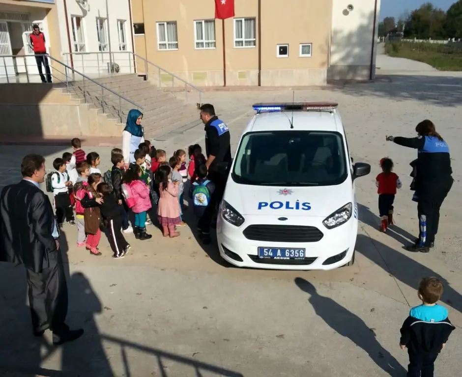 Haber: POLİSLER ÇOCUKLARLA BALIK AVLADILAR - Galeri-2