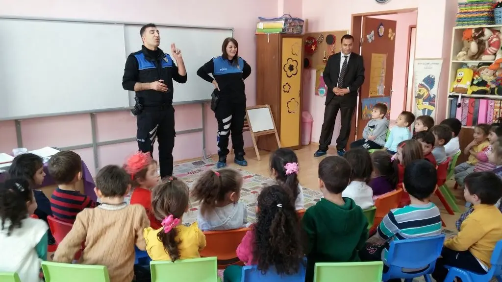Haber: POLİSLER ÇOCUKLARLA BALIK AVLADILAR - Galeri-1