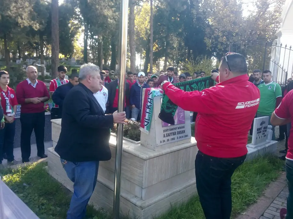 Haber: Taraftarlar Gaffar Okan’ı  Mezarında ziyaret etti - Galeri-1