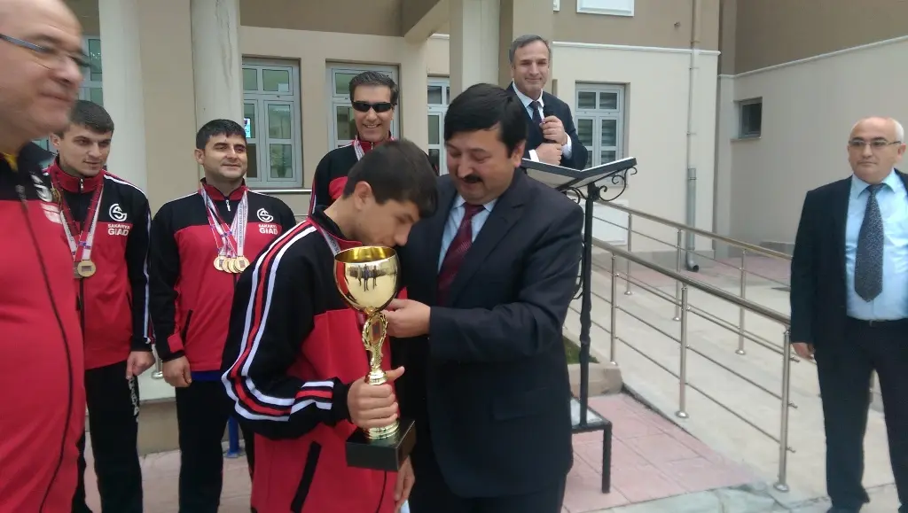 Haber: Görme Engelli de Şampiyon Yüzücüye Ödül - Galeri-2