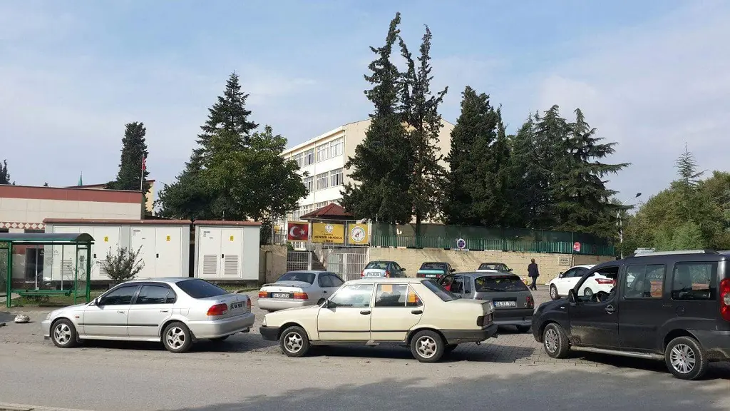 Haber: Okul Girişi mi? Otopark Girişi mi? - Galeri-1