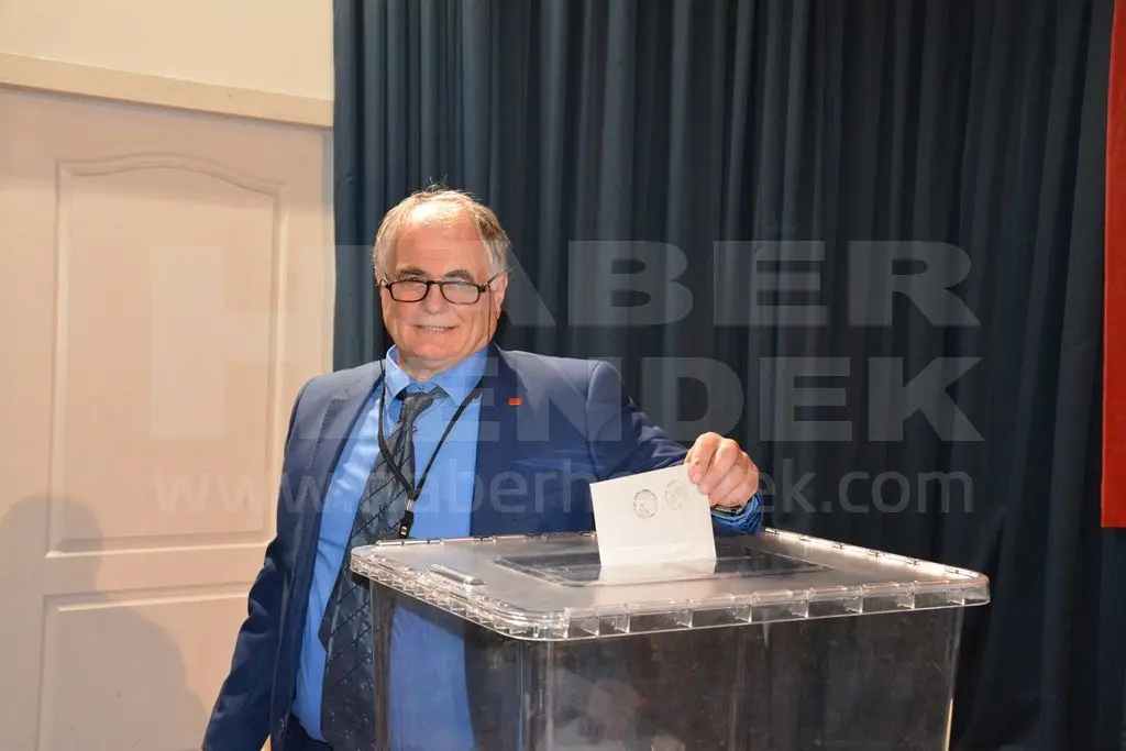 Haber: CHP Hendek’te Azak ,Yeniden Başkan Oldu - Galeri-3