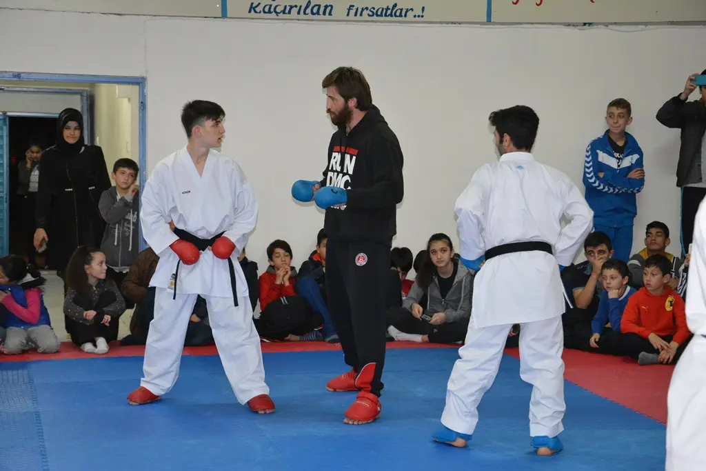 Haber: Dünya Şampiyonu Enes Erkan’dan Hendek Karate Takımına Moral - Galeri-8