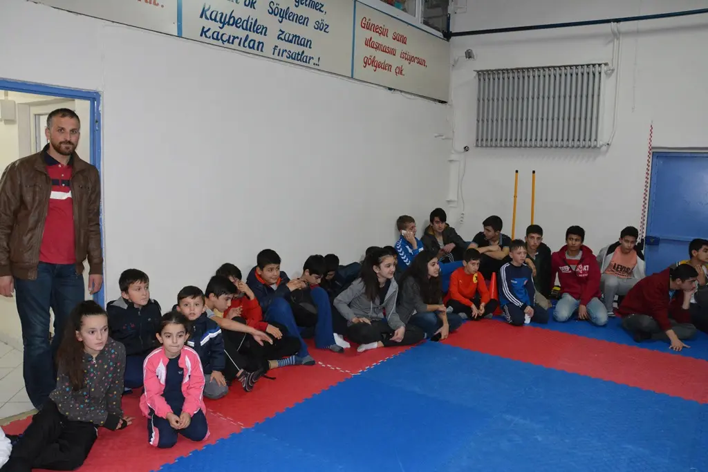 Haber: Dünya Şampiyonu Enes Erkan’dan Hendek Karate Takımına Moral - Galeri-9