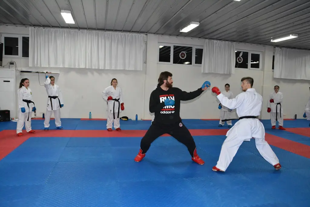 Haber: Dünya Şampiyonu Enes Erkan’dan Hendek Karate Takımına Moral - Galeri-5