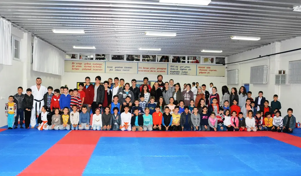 Haber: Dünya Şampiyonu Enes Erkan’dan Hendek Karate Takımına Moral - Öne Çıkan