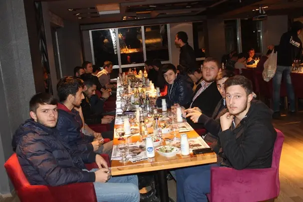 Haber: AK Parti Hendek Gençlik Kolları Yemekte Bir Araya Geldi - Galeri-1
