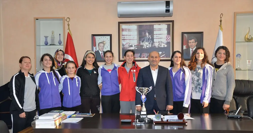 Haber: Şampiyon Voleybolcular’a Püsküllü’den ödül - Öne Çıkan