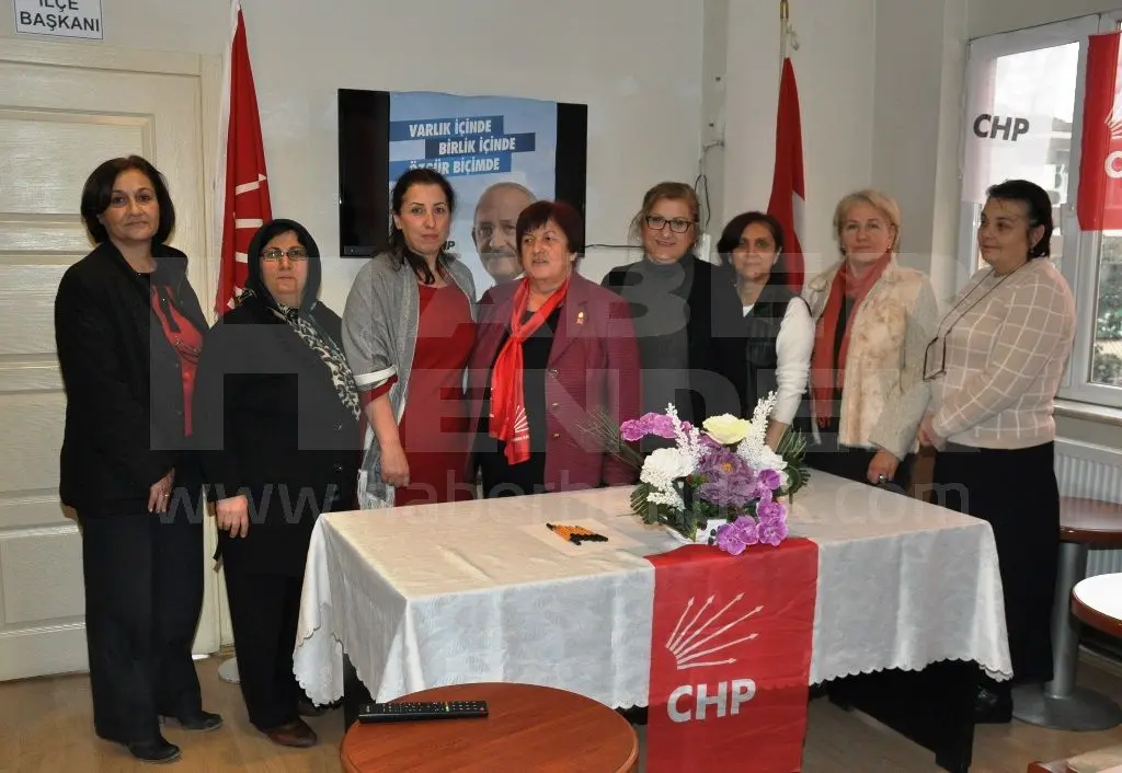 Haber: CHP Kadın Kollarında Şeşen Güven tazeledi - Öne Çıkan