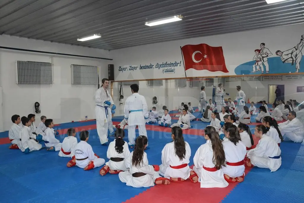 Haber: Hendek’li Karateciler Dünya Şampiyonu ile Buluştu - Galeri-5