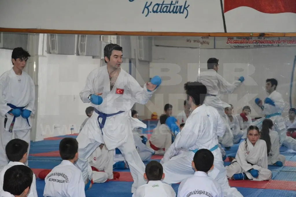 Haber: Hendek’li Karateciler Dünya Şampiyonu ile Buluştu - Galeri-6