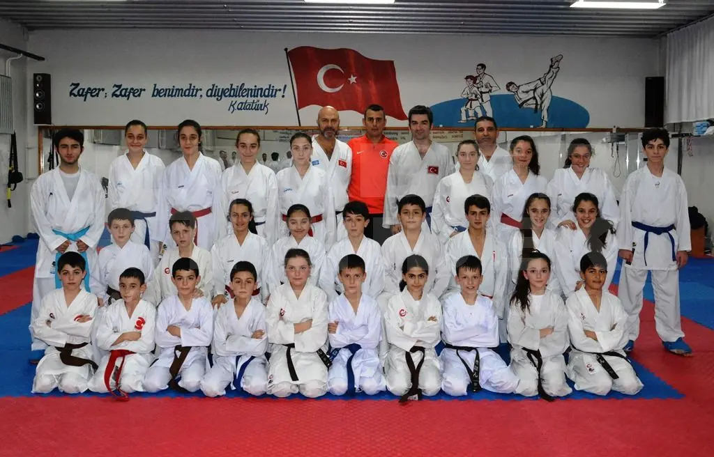 Haber: Hendek’li Karateciler Dünya Şampiyonu ile Buluştu - Galeri-1