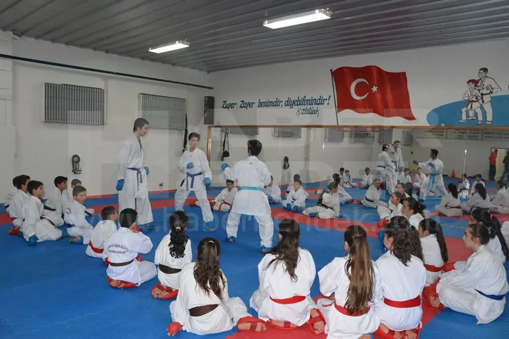 Haber: Hendek’li Karateciler Dünya Şampiyonu ile Buluştu - Galeri-3