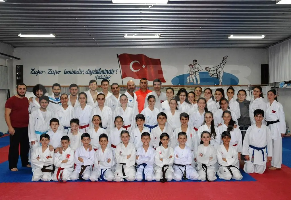 Haber: Hendek’li Karateciler Dünya Şampiyonu ile Buluştu - Öne Çıkan