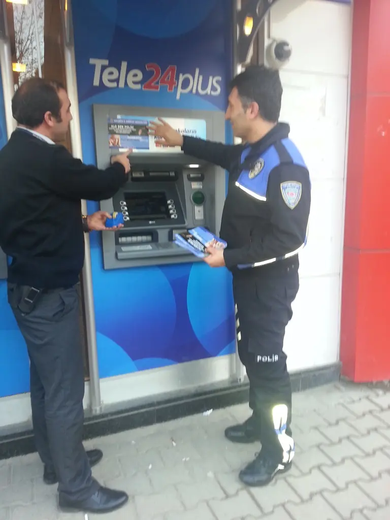Haber: POLİS "TELEFON DOLANDIRICILIĞINA DİKKAT EDİN" DEDİ - Galeri-2