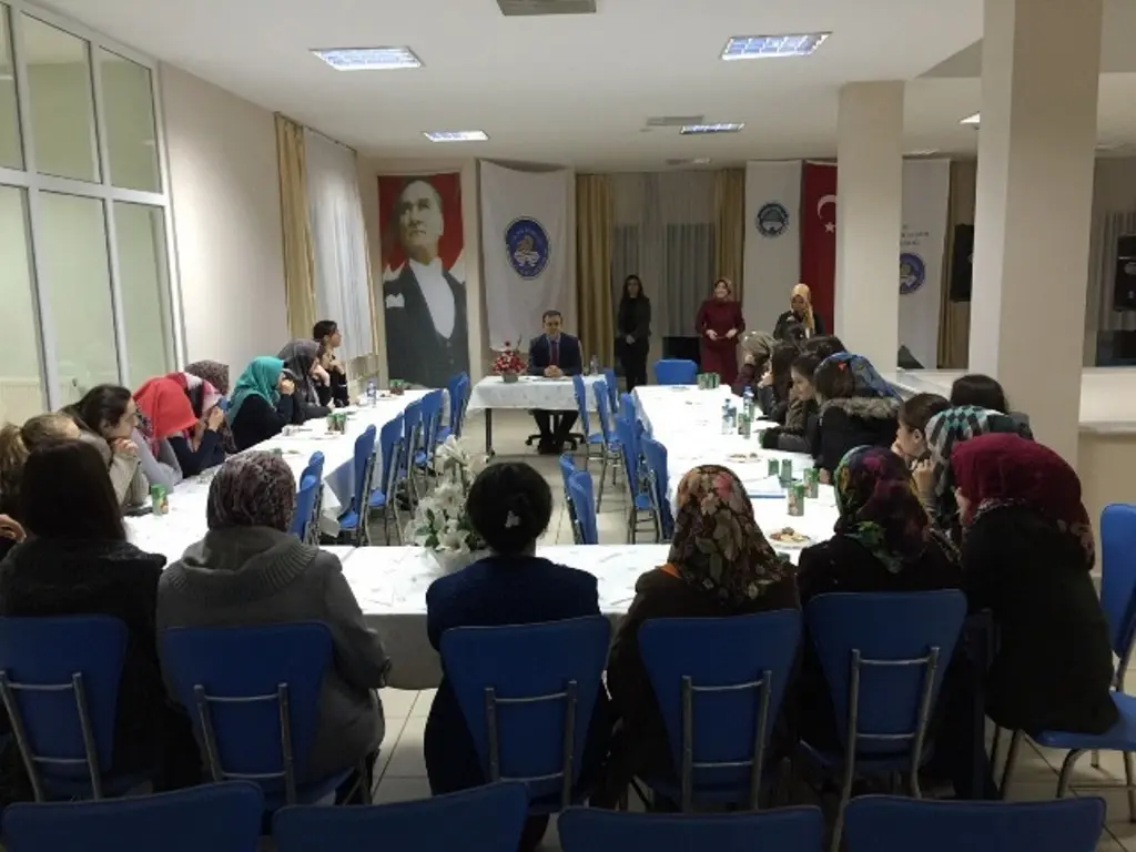 Haber: Kaymakam Akbıyık, Kariyer Günleri Programına katıldı - Galeri-3