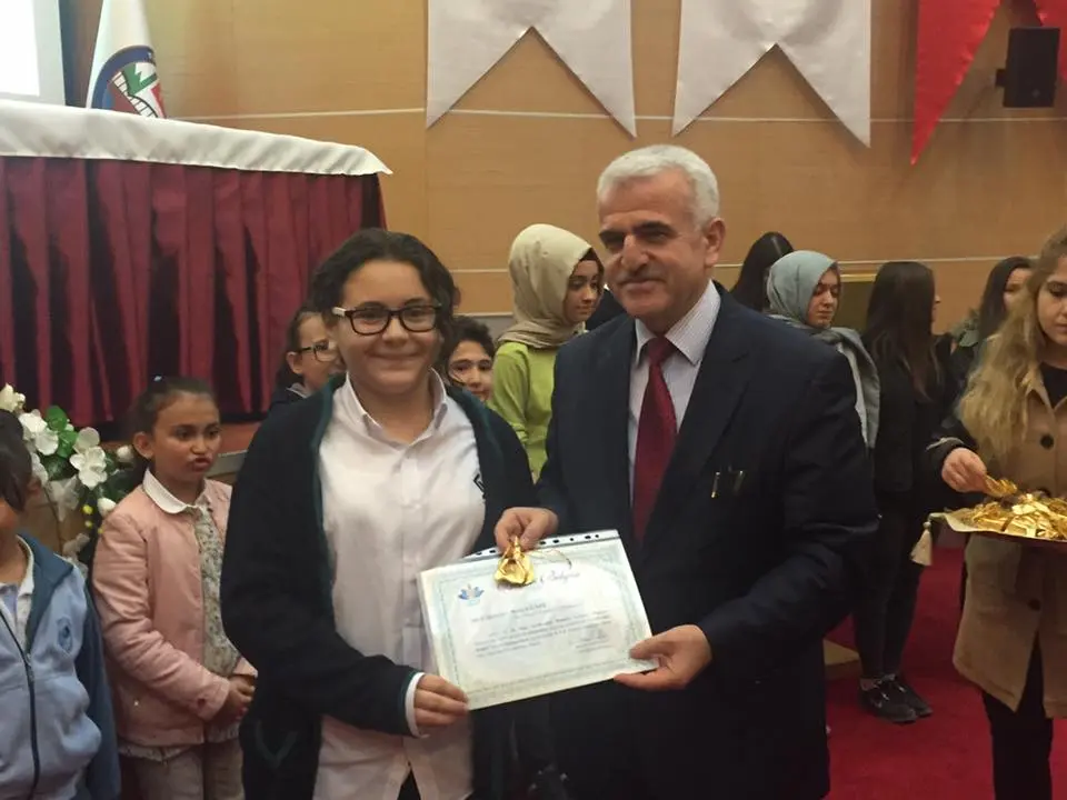 Haber: Küçük Yazar Selin Ödülünü aldı - Galeri-1
