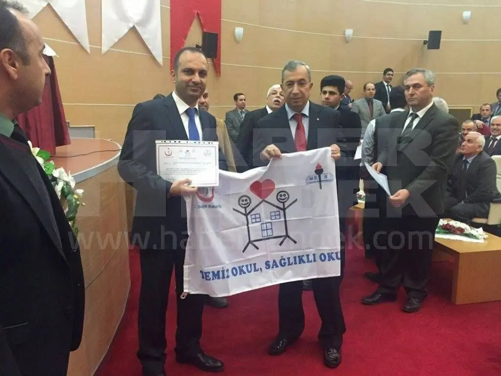 Haber: Hendek Kazımiye Cumhuriyet Okuluna Beyaz bayrak - Galeri-1
