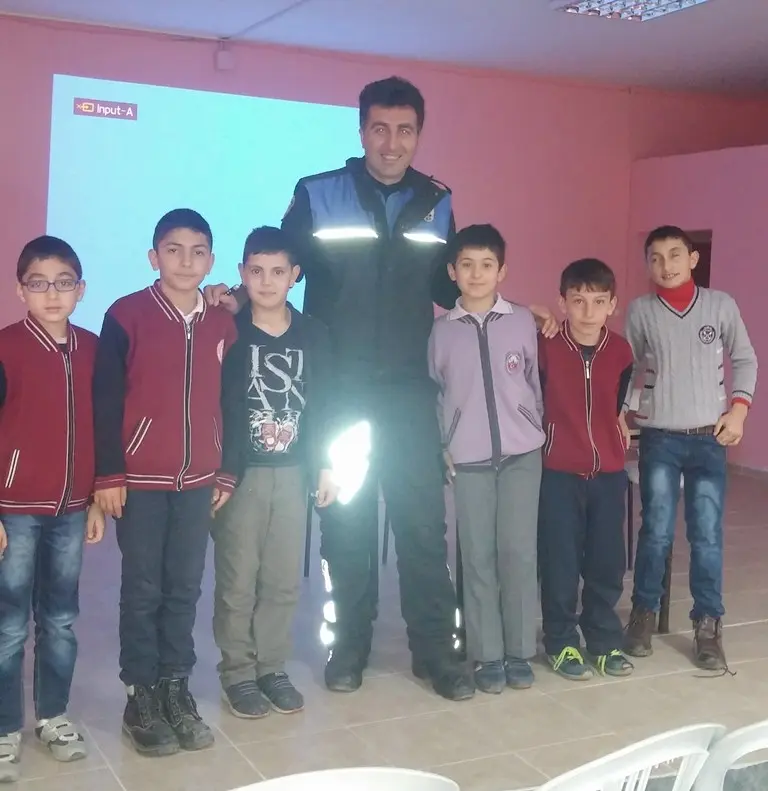 Haber: Öğrenciler, Polis Abilerinden İmza İstediler - Galeri-2