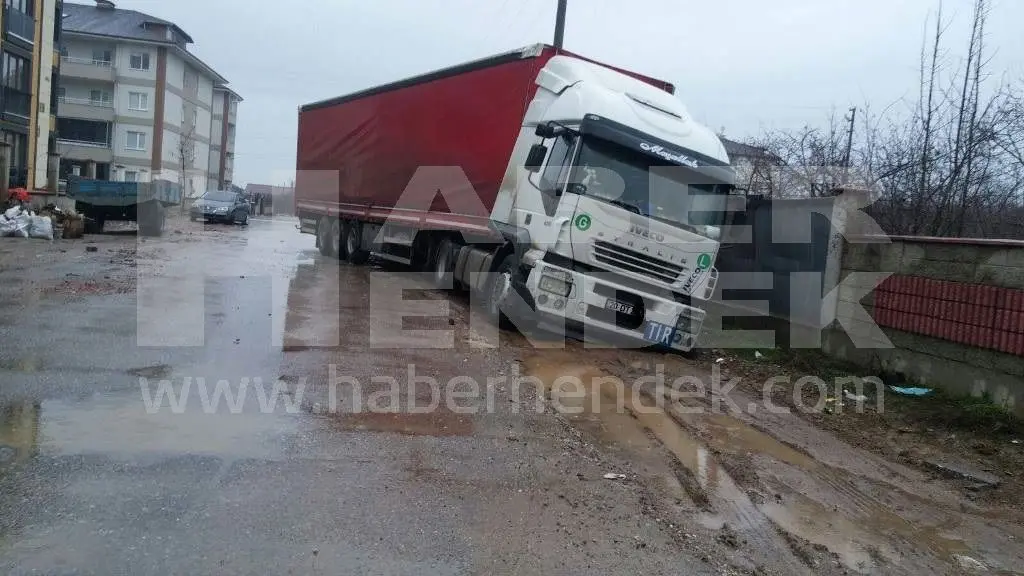 Haber: Vatandaştan Tır parkı, Yol ve inşaat atık şikayeti - Öne Çıkan