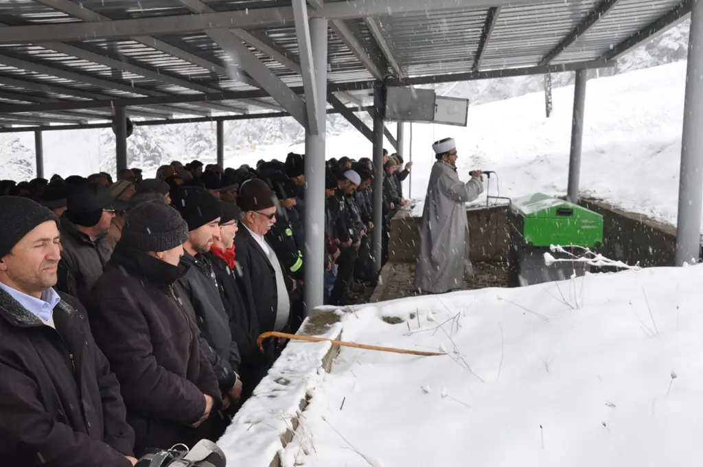 Haber: Emekli öğretmen dualarla son yolculuğuna uğurlandı. - Öne Çıkan