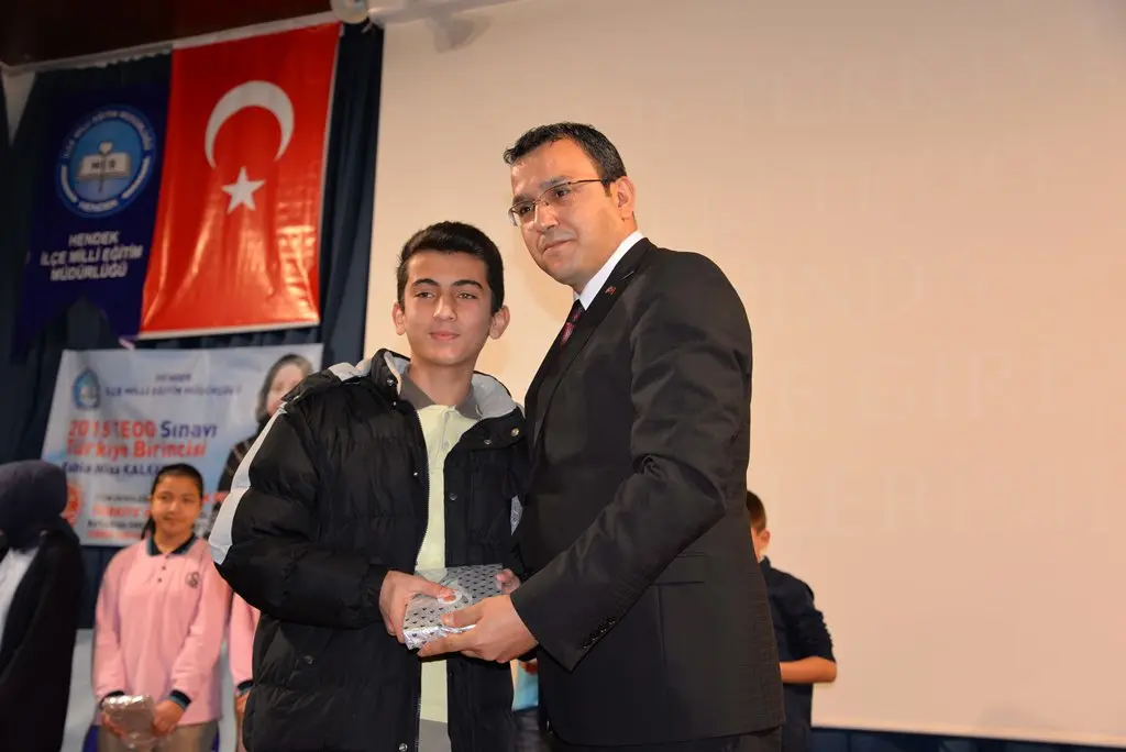 Haber: Hendek’te Başarılar tek tek ödüllendirildi - Galeri-7
