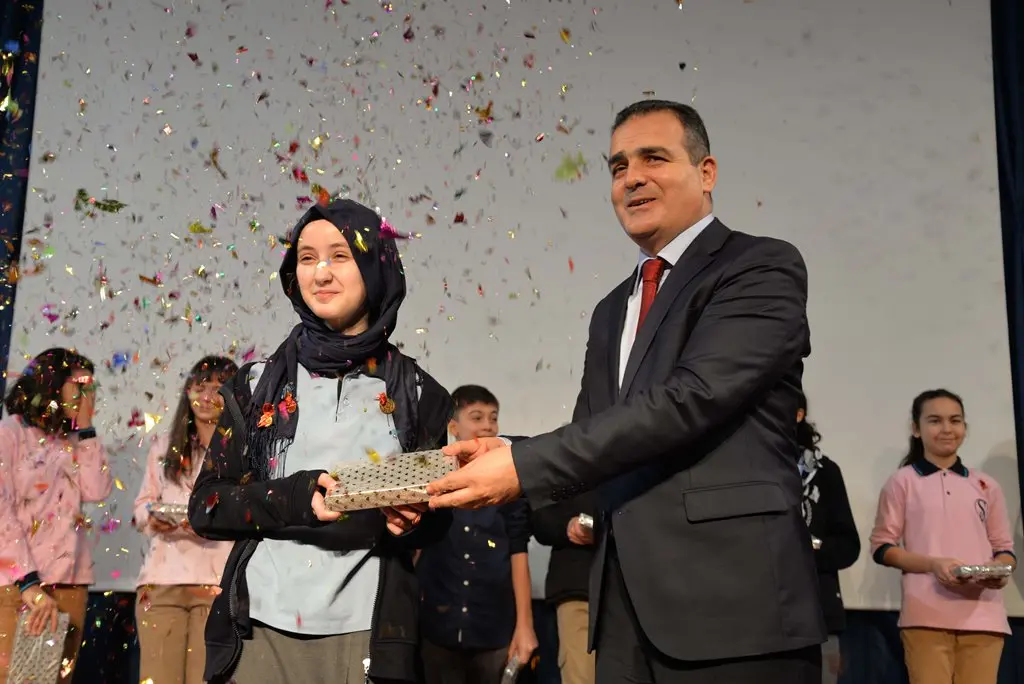 Haber: Hendek’te Başarılar tek tek ödüllendirildi - Galeri-1