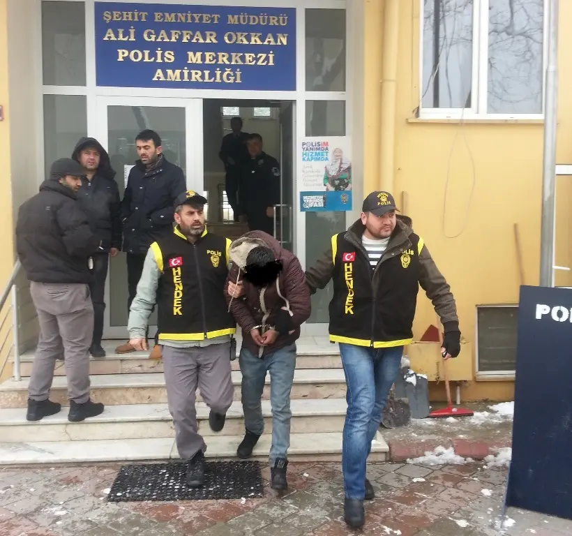 Haber: Polis, Bonzai Almaya Giden Şahsı Enseledi - Öne Çıkan