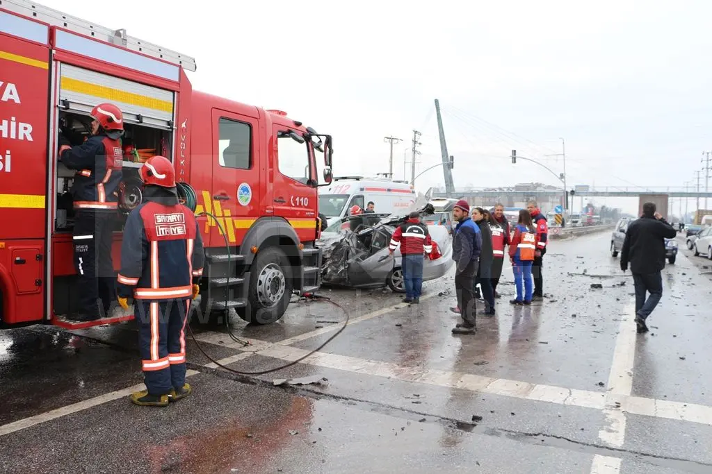 Haber: Hendek’te Meydana Gelen Feci Kazada 1 kişi Öldü,2 Yaralı - Galeri-1