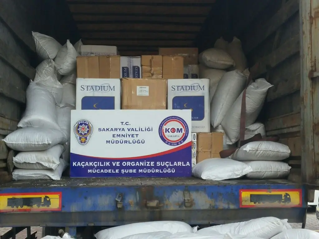 Haber: 184 bin paket kaçak sigara ele geçirildi - Öne Çıkan
