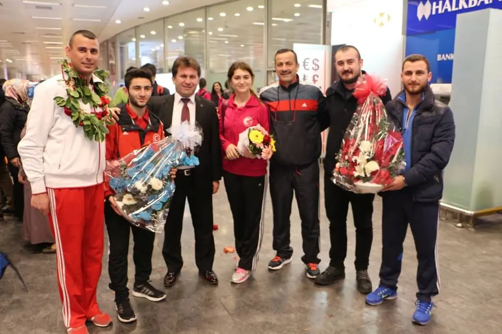 Haber: Hendek'li Şampiyonlara Muhteşem Karşılama - Galeri-2
