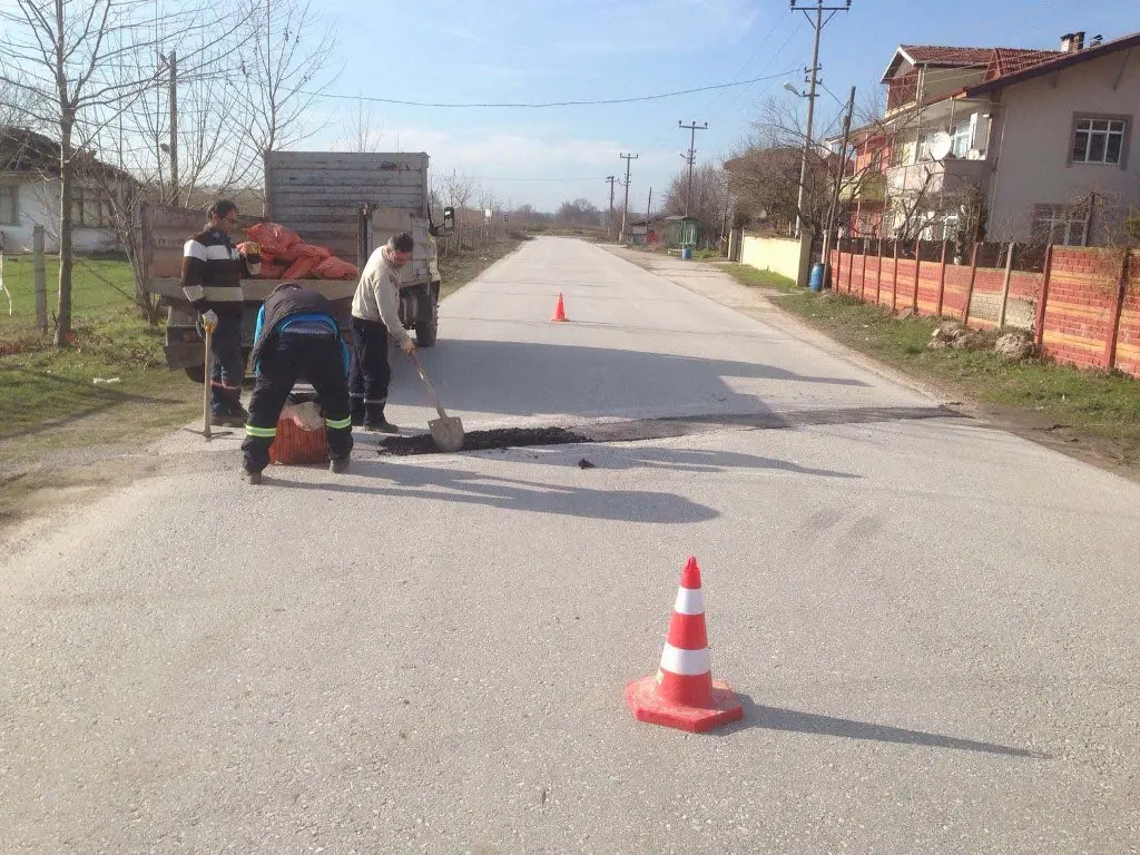 Haber: Hendek Belediyesi Yol bakım çalışmaları yapıyor - Öne Çıkan