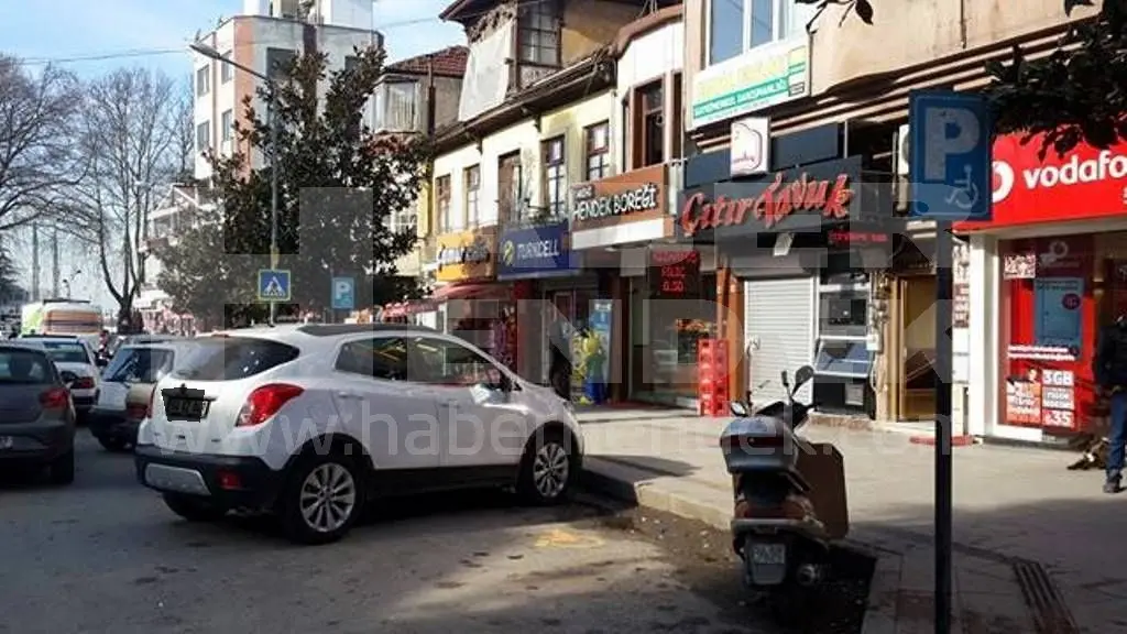 Haber: Kaldırımdaki Araçlara Ceza Kesiliyor - Galeri-2