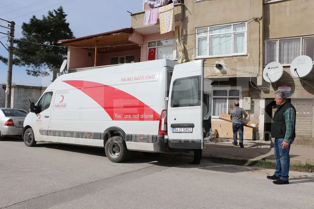 Haber: Evi Yanan Aileye Kızılay’dan Yardım - Galeri-1