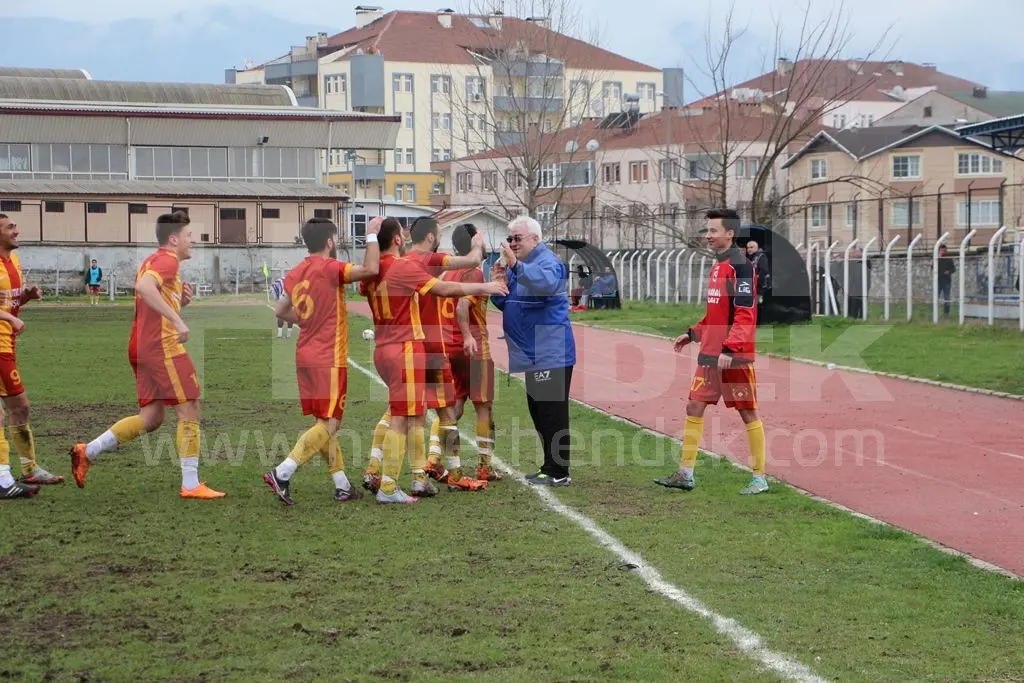 Haber: Hendek Akovaspor Beş Attı - Galeri-1