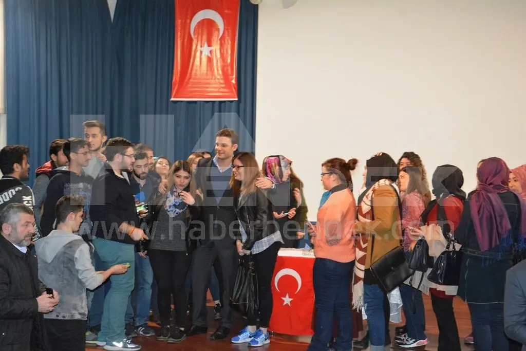 Haber: Ünlü Oyuncu Mehmet Aslan Gençlerle Buluştu - Galeri-7