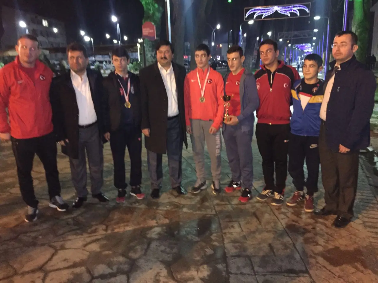 Haber: Şampiyon Güreşçilere Havai Fişekli Karşılama - Galeri-3