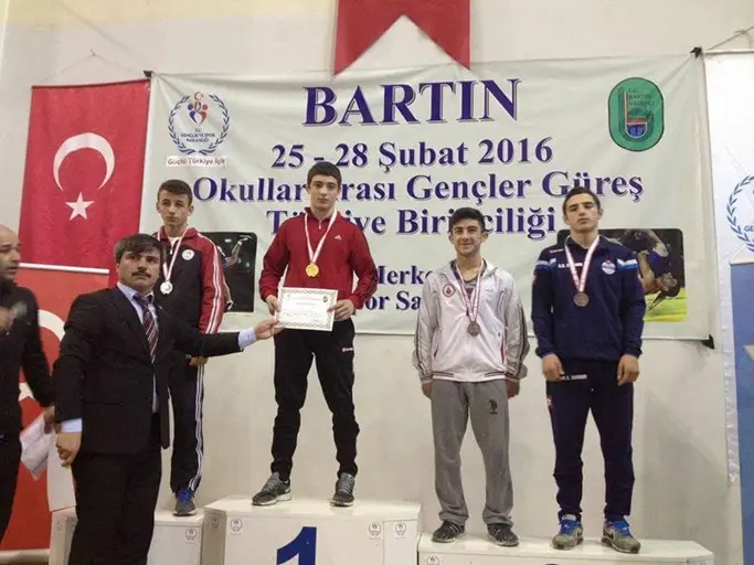 Haber: Şampiyon Güreşçilere Havai Fişekli Karşılama - Galeri-1