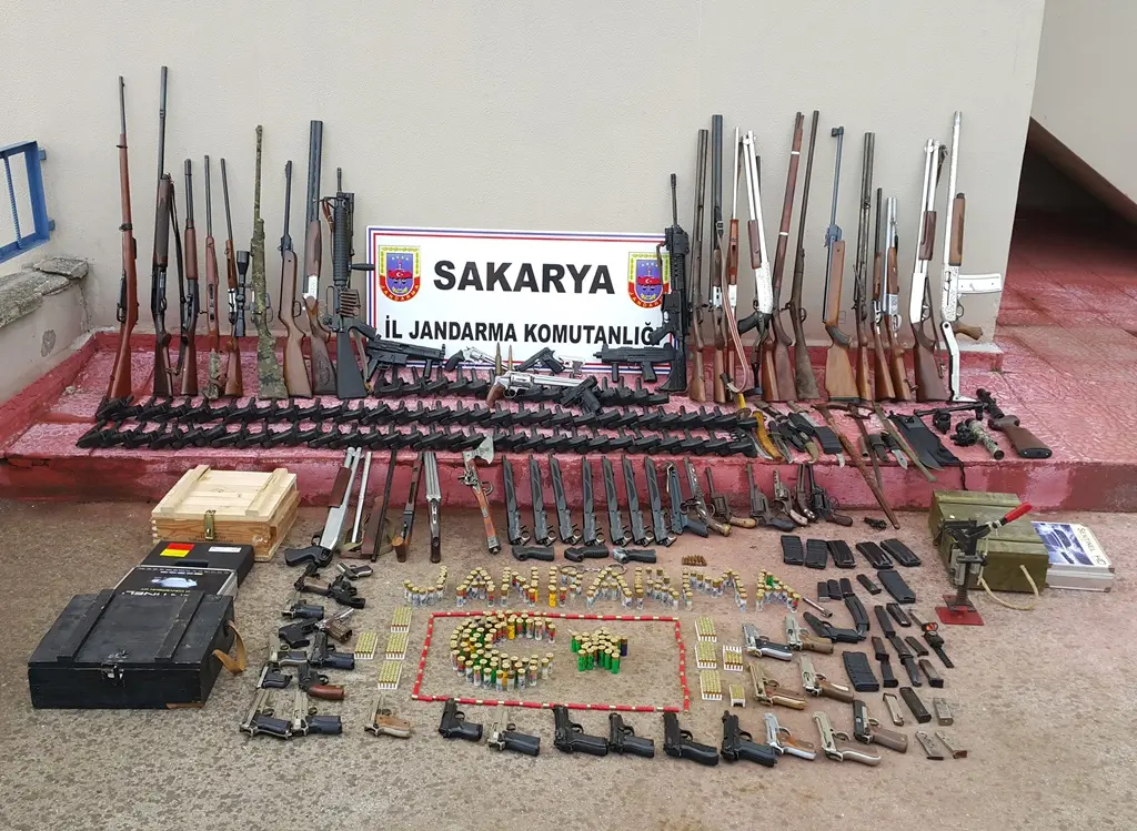 Haber: Evden Cephanelik Çıktı - Öne Çıkan