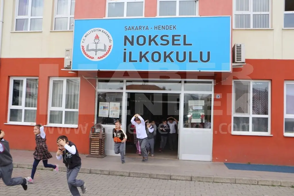 Haber: Noksel Okulu Öğrencilerinden Başarılı Tatbikat - Galeri-1